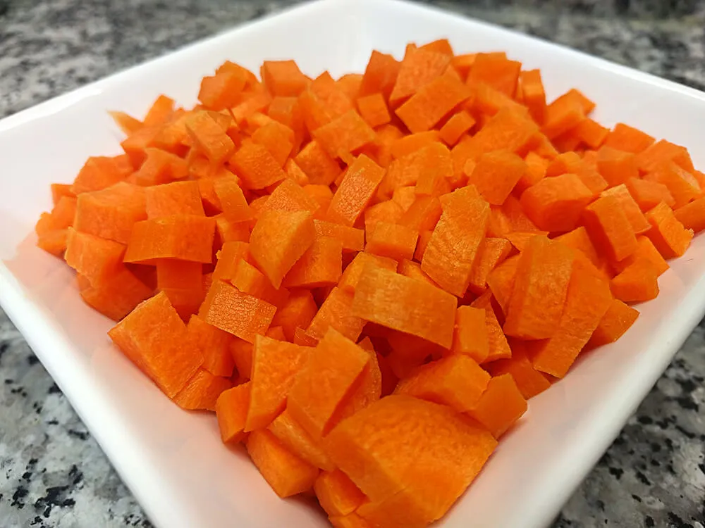 Zanahoria cortada a cuadraditos