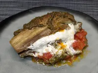 Berenjena al horno con burrata y pesto