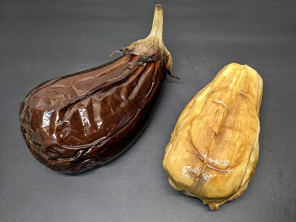 Berenjena horneada y sin piel.