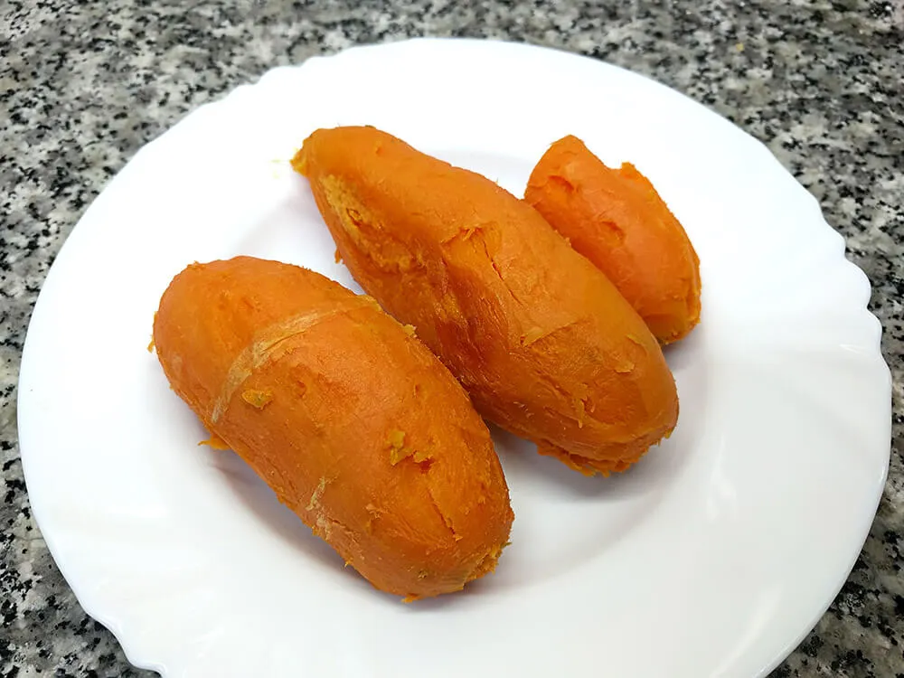 Boniatos asados y pelados.