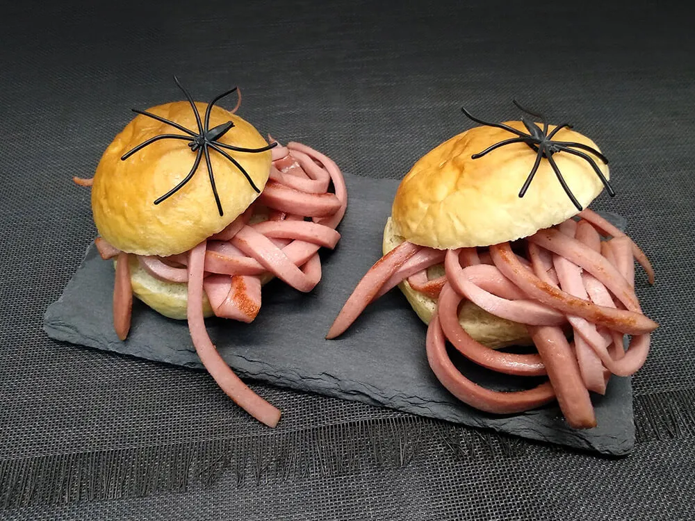 Briox relleno de frankfurt a tiras.