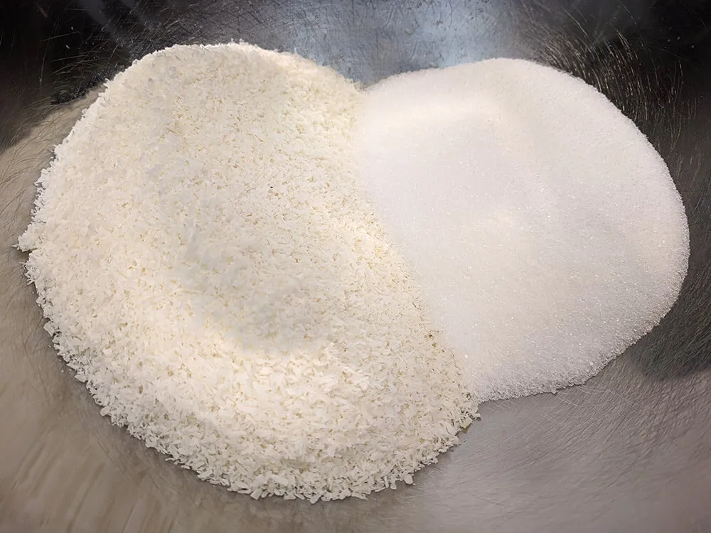 Azúcar y coco rallado.