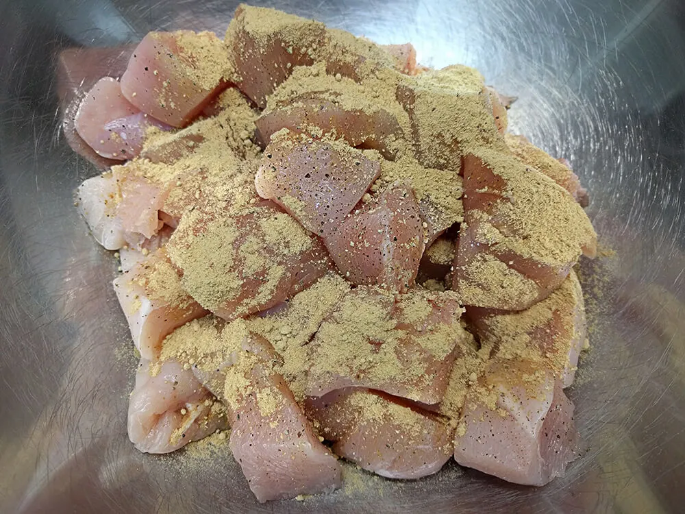 Cuadrados de pollo con jengibre en polvo