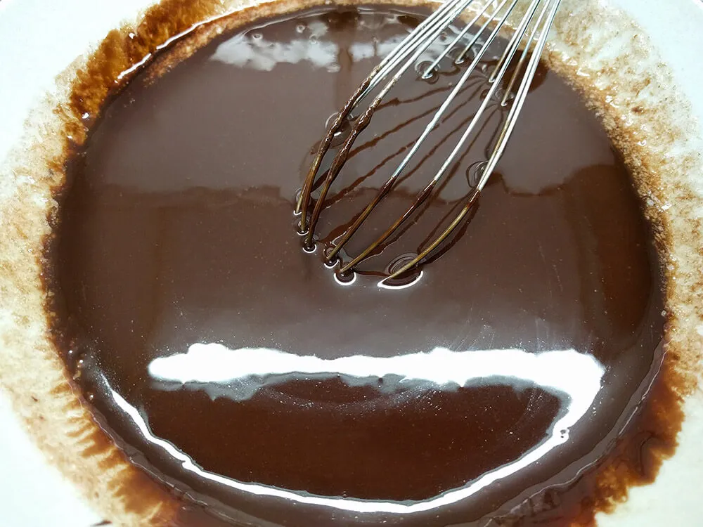 Chocolate fundido con mantequilla.