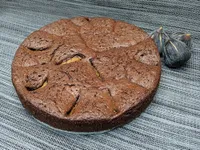 Presentación del brownie de higos.