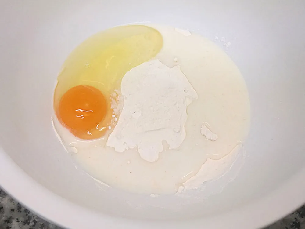 Huevo con harina, levadura y leche