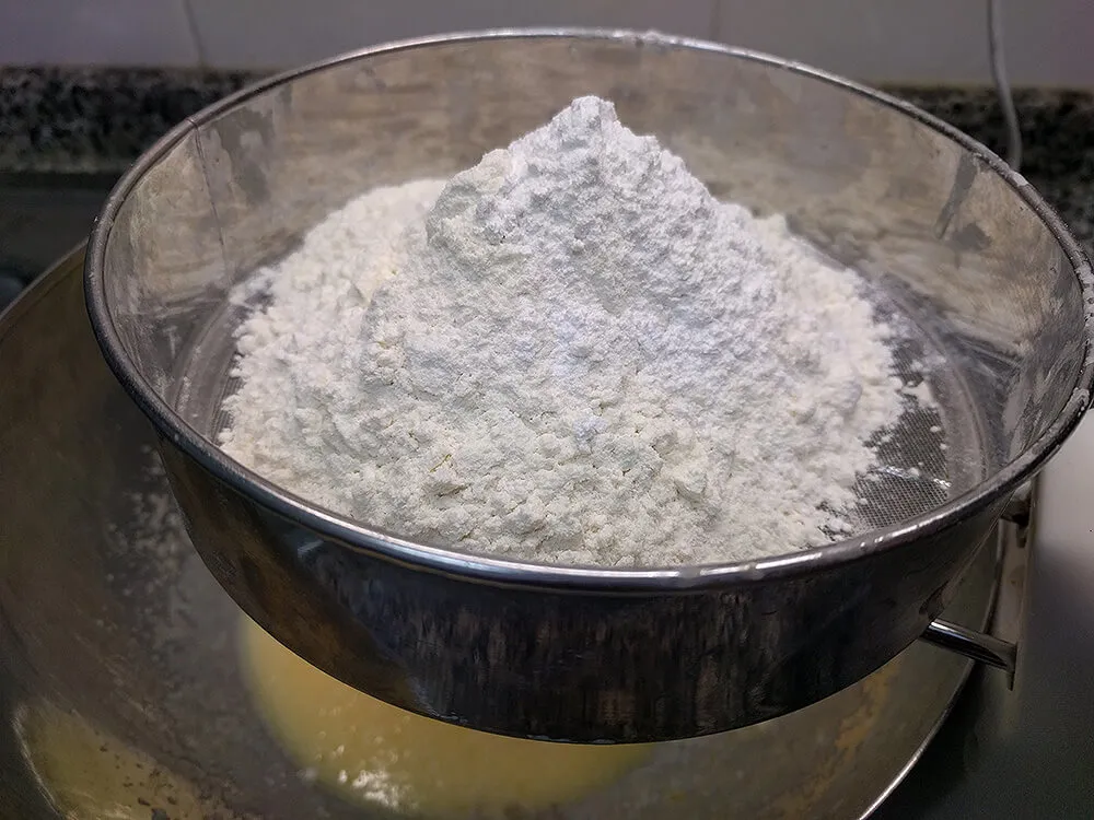 Harina y levadura para el cake