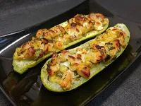 Calabacín relleno con pollo piri piri