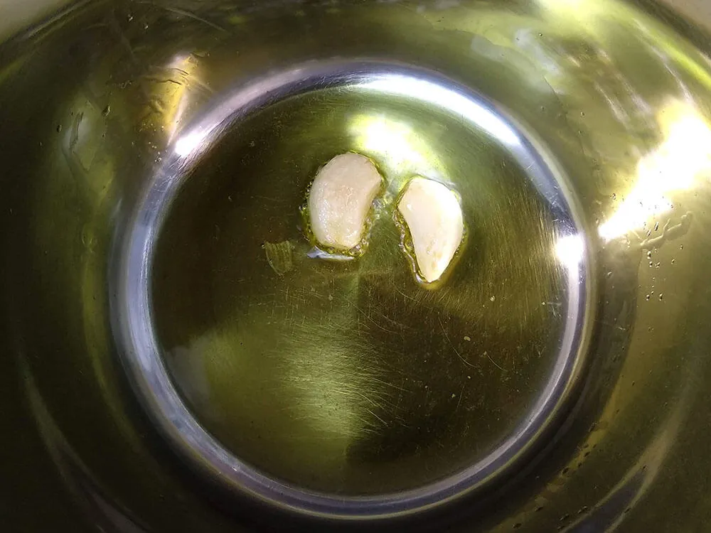 Arroz y dientes de ajo.