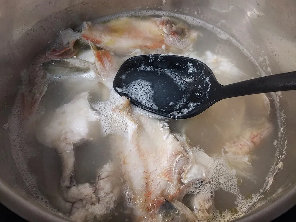 Caldo de pescado