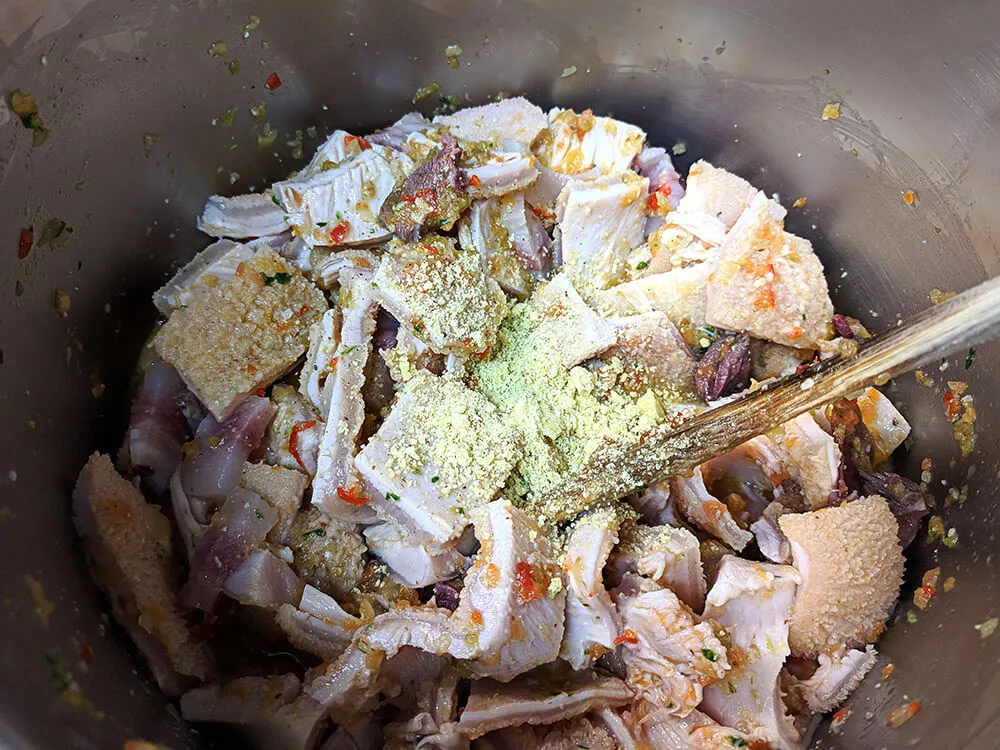 Sofrito, tripa de ternera, vino y pastilla de Avecrem