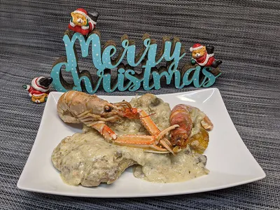 Cazuela de pollo y conejo con escamarlanes