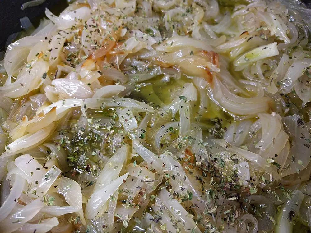 Cebolla frita con orégano
