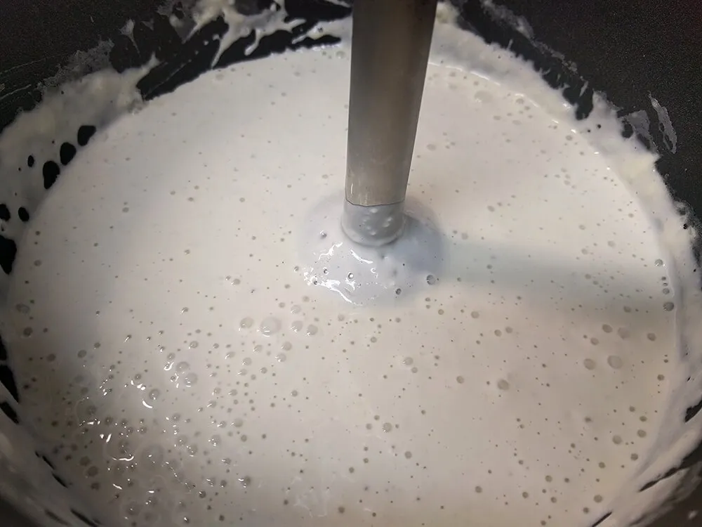 Crema de queso azul triturada