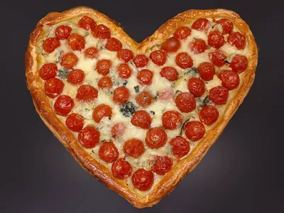 Corazón de hojaldre con tomates cherry