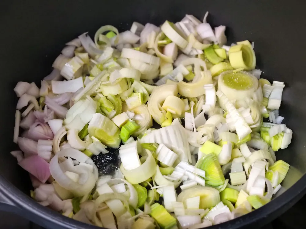 Cebolla y puerro rehogados.