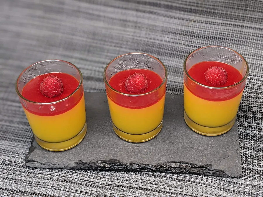 Segunda presentación de la crema de naranjas con coulis de frambuesas