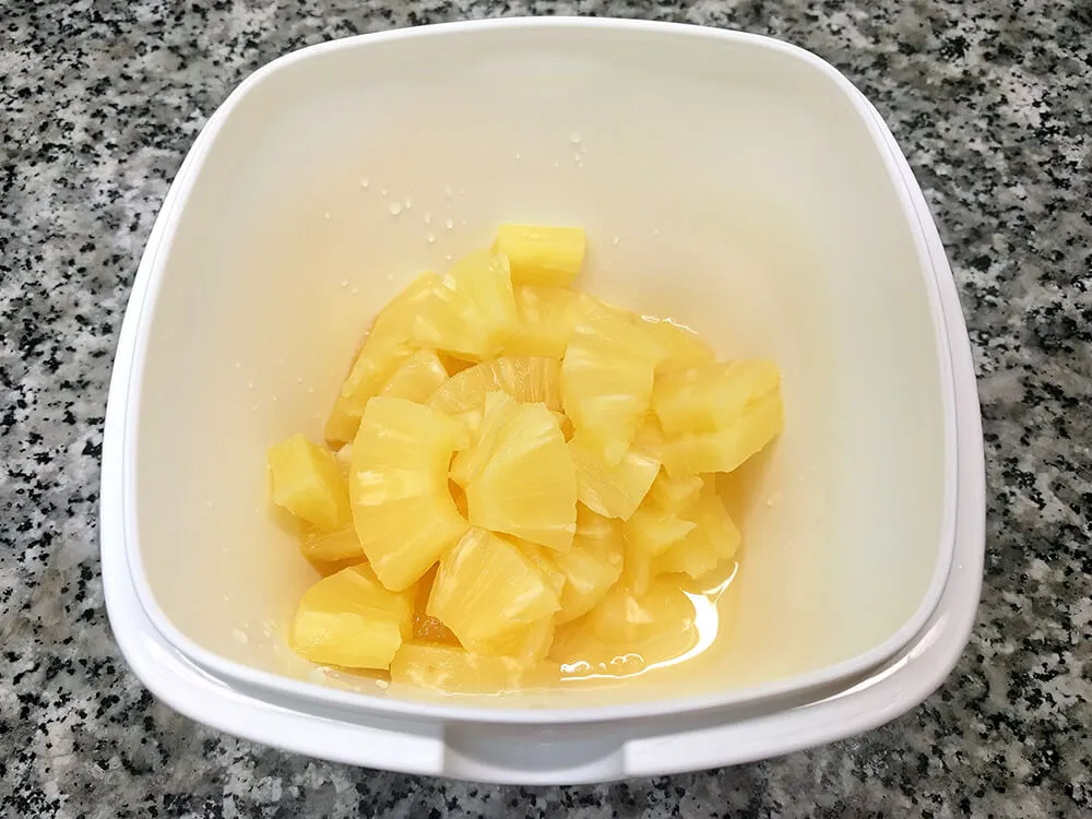 Piña en almíbar cortada