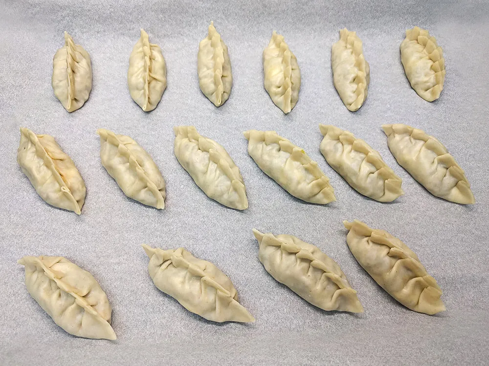 Oblea rellena en forma de cresta.