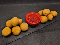 Croquetas de gorgonzola y nueces.