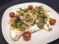 Dorada al horno con calmares.