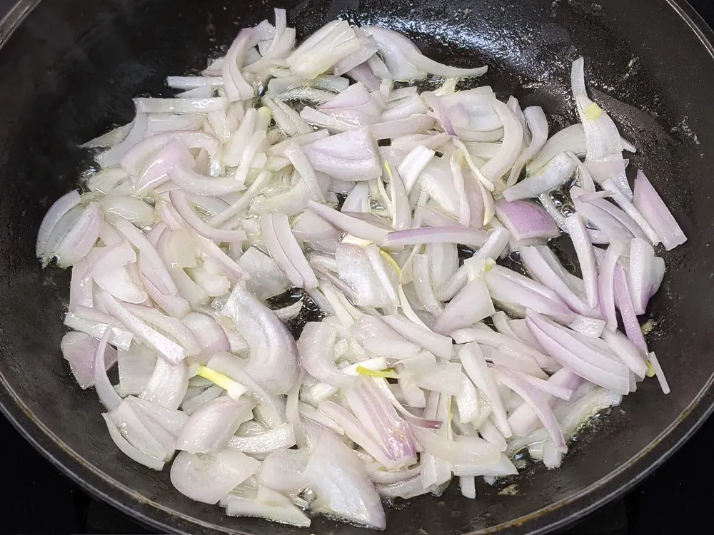 Cebolla en juliana.