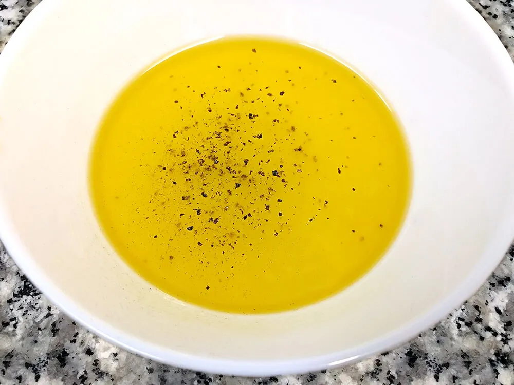 Aceite, sal, vinagre y pimienta