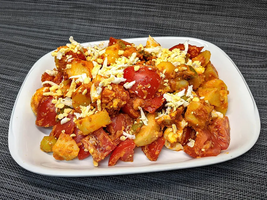 Ensalada de patata al pesto rosso.