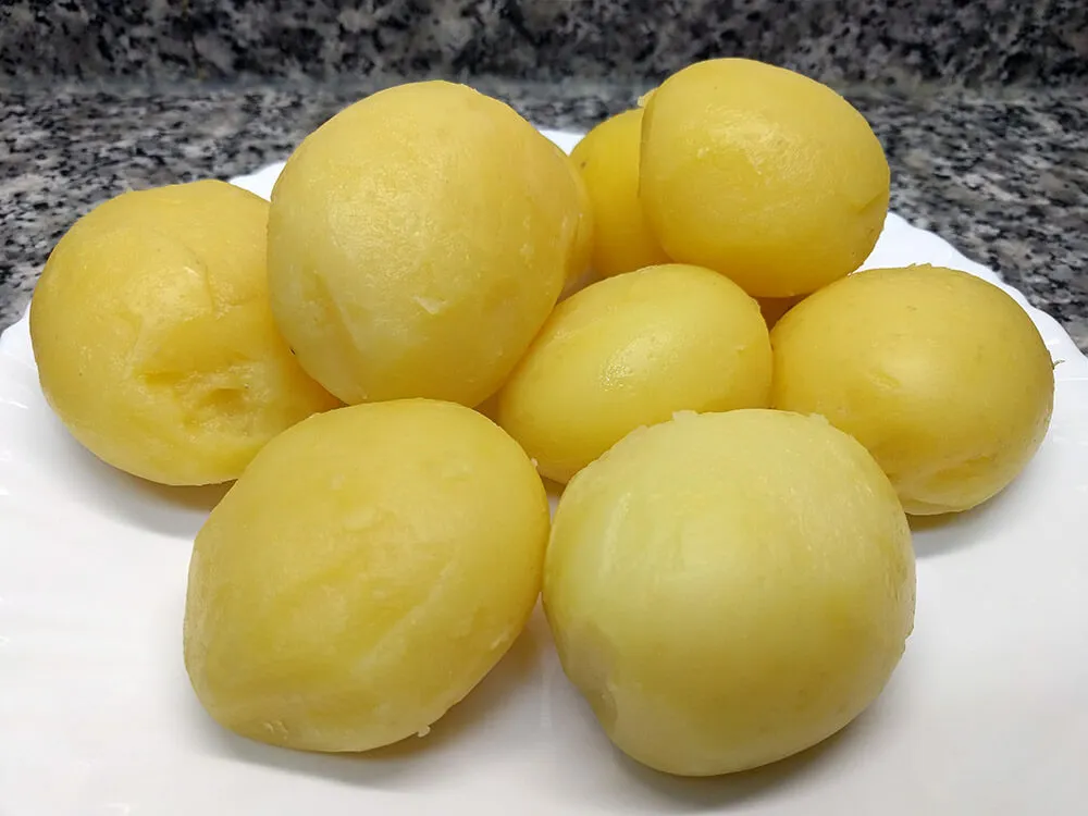 Patatas hervidas y peladas