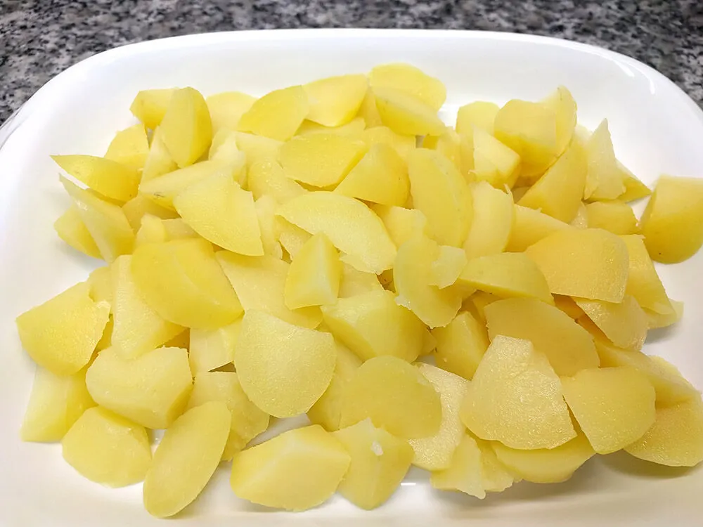 Patatas hervidas y cortadas a trozos