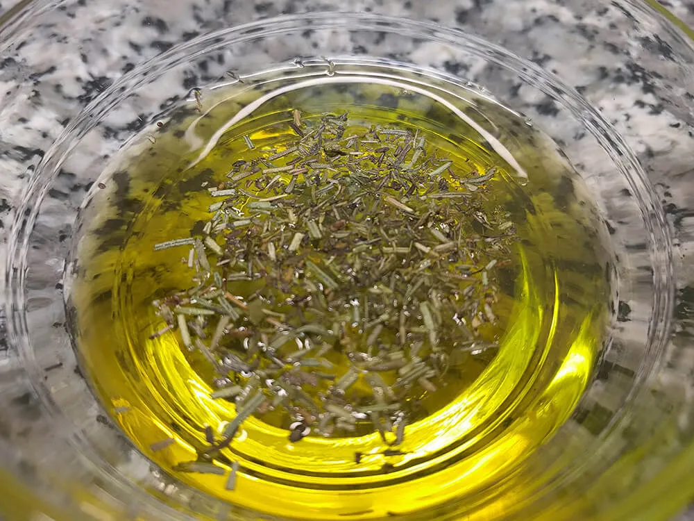 Aceite de oliva con hierbas aromáticas