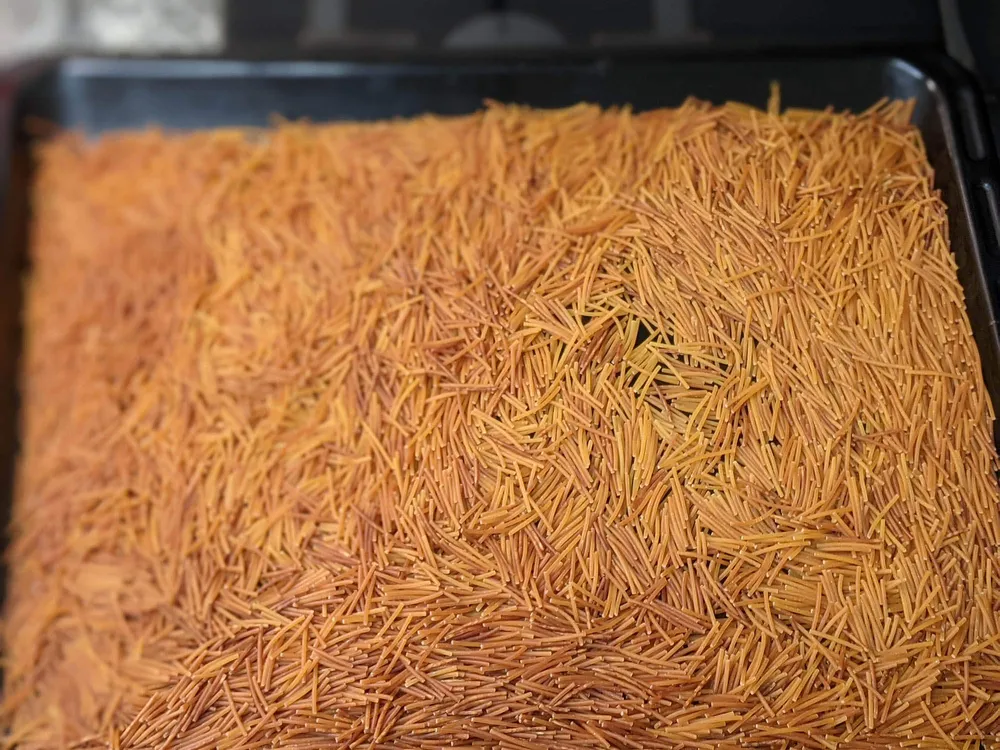 Fideos tostados.
