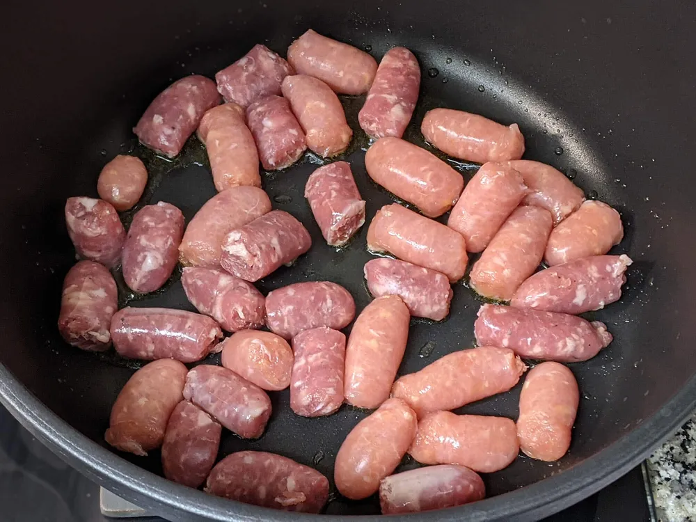 Salchichas crudas de pollo y cerdo.