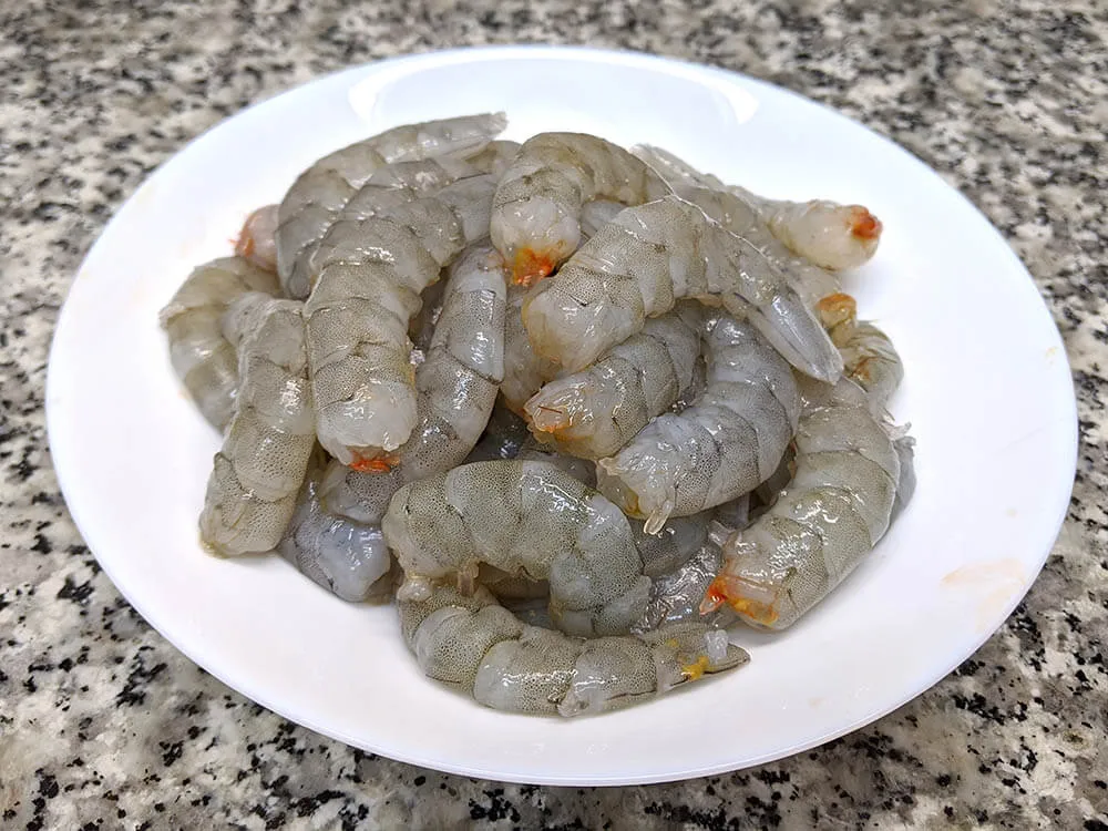 Langostinos crudos sin cáscara.