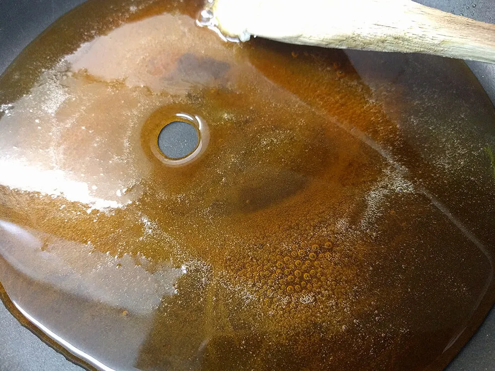Caramelo en sartén.
