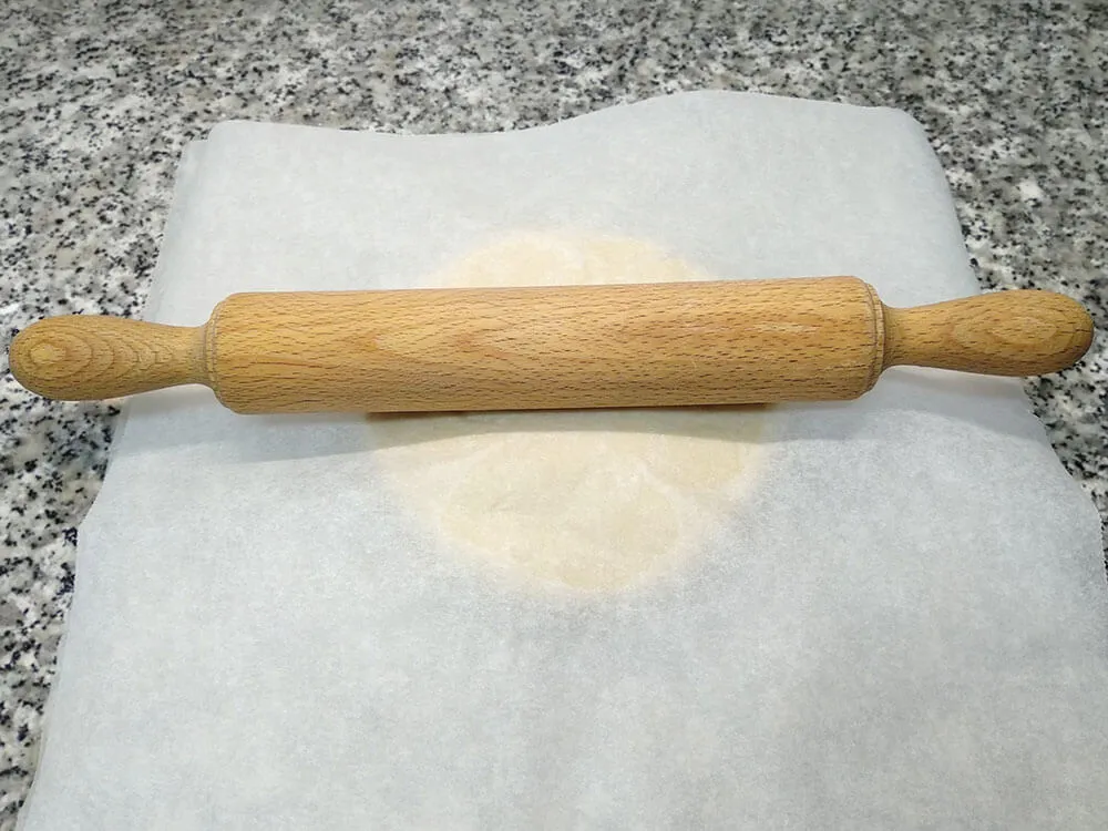 Masa de las galletas de mantequilla lista para estirar.