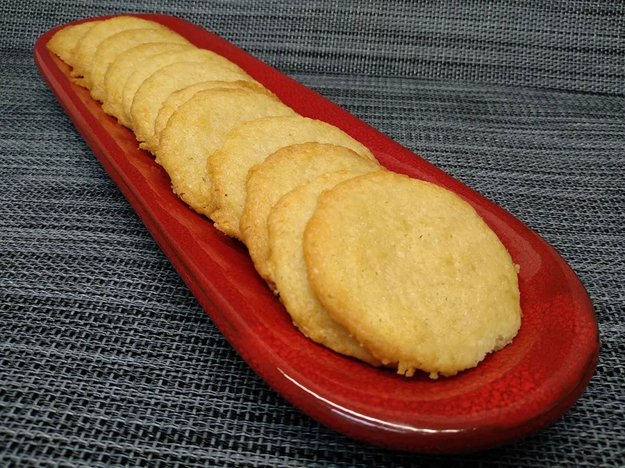 Presentación de las galletas de parmesano.