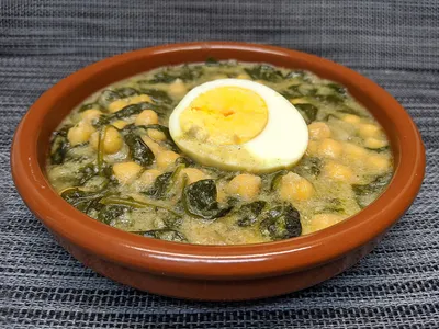 Garbanzos estofados con espinacas baby