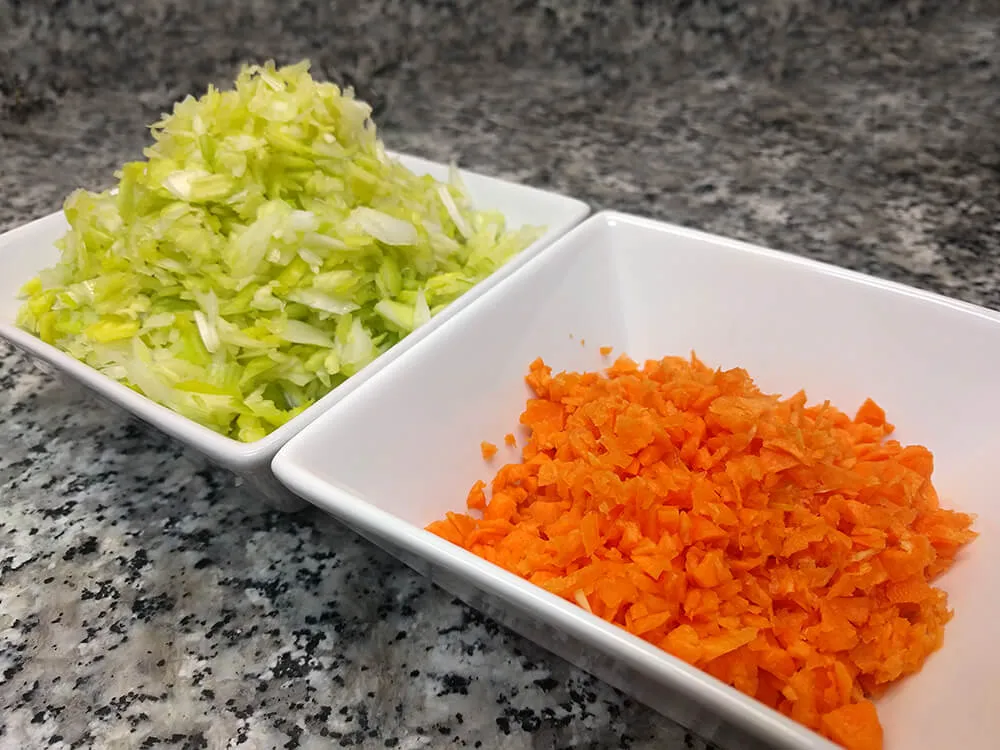 Puerro y zanahoria picados