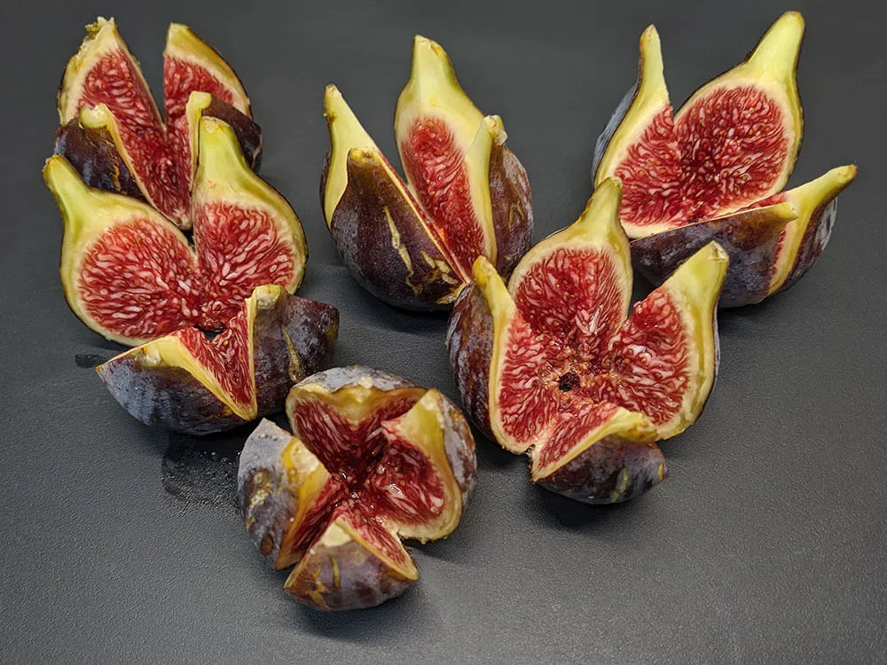 Higos cortados a cuartos.