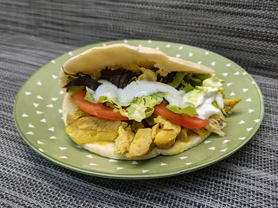 Kebab casero de pollo