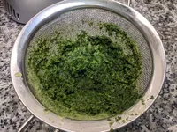 Zumo de naranja, hierbabuena y albahaca.