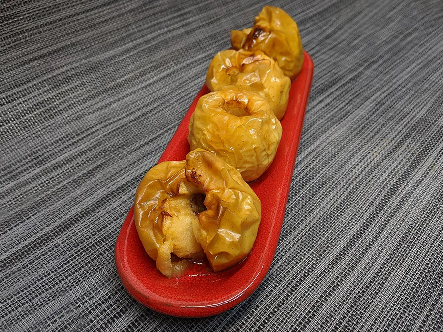 Presentación de las manzanas al horno.
