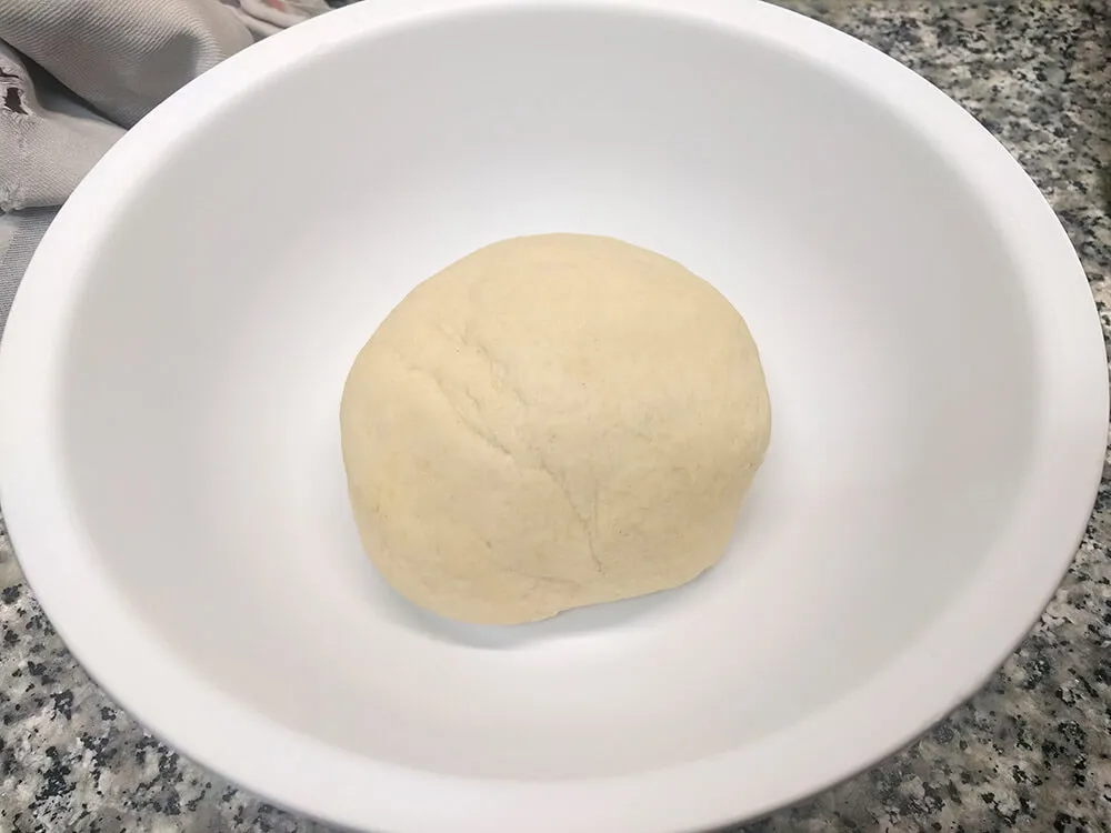Bola de masa de pizza.