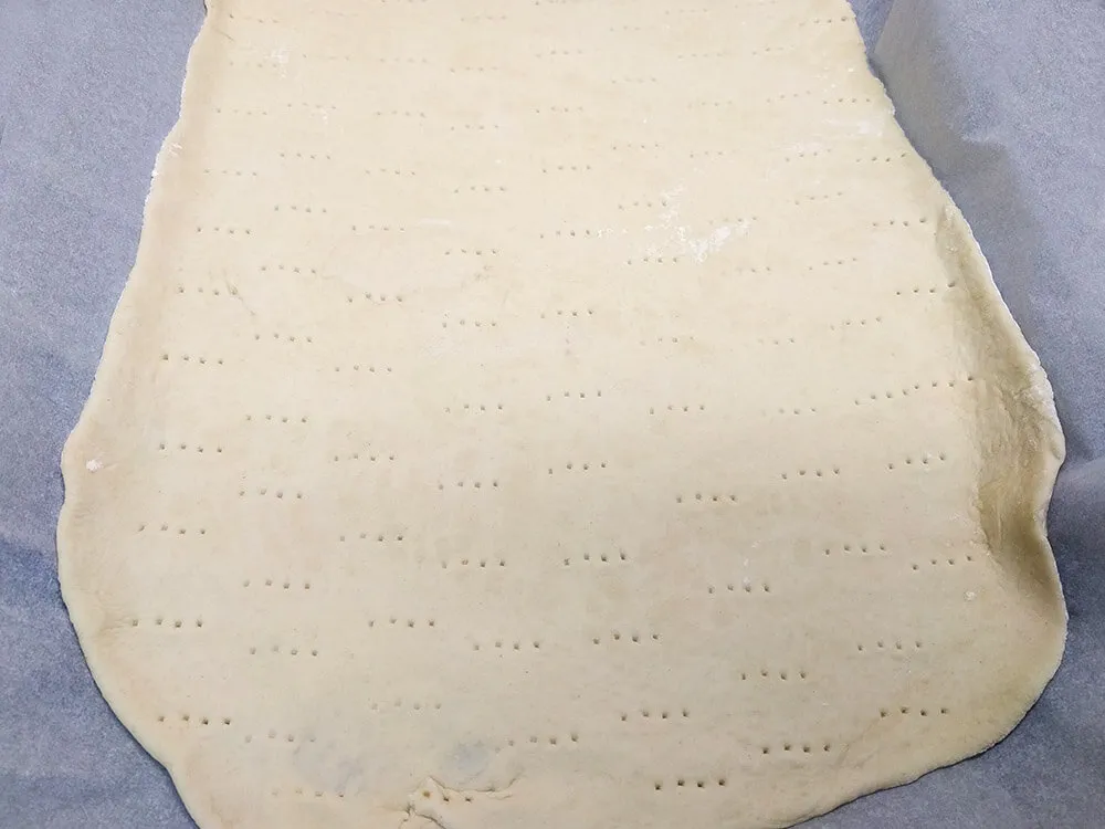 Masa de pizza estirada.