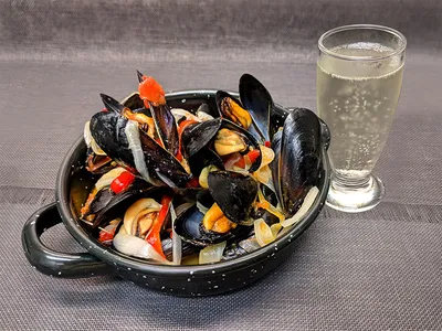 Mejillones con pimiento y cebolla