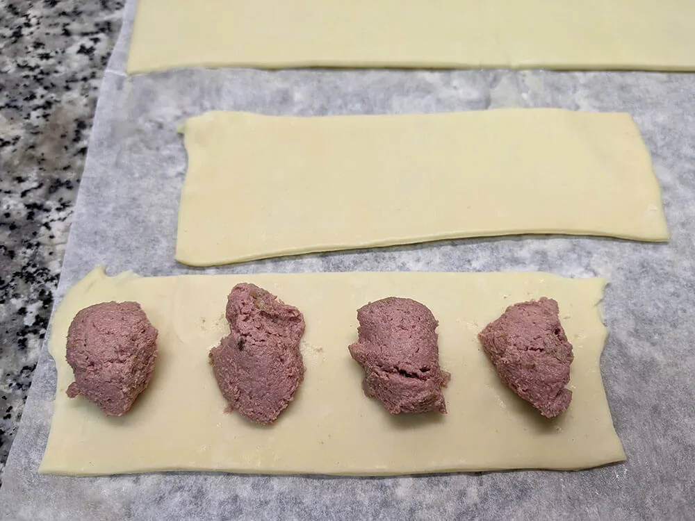 Tira de hojaldre con paté.
