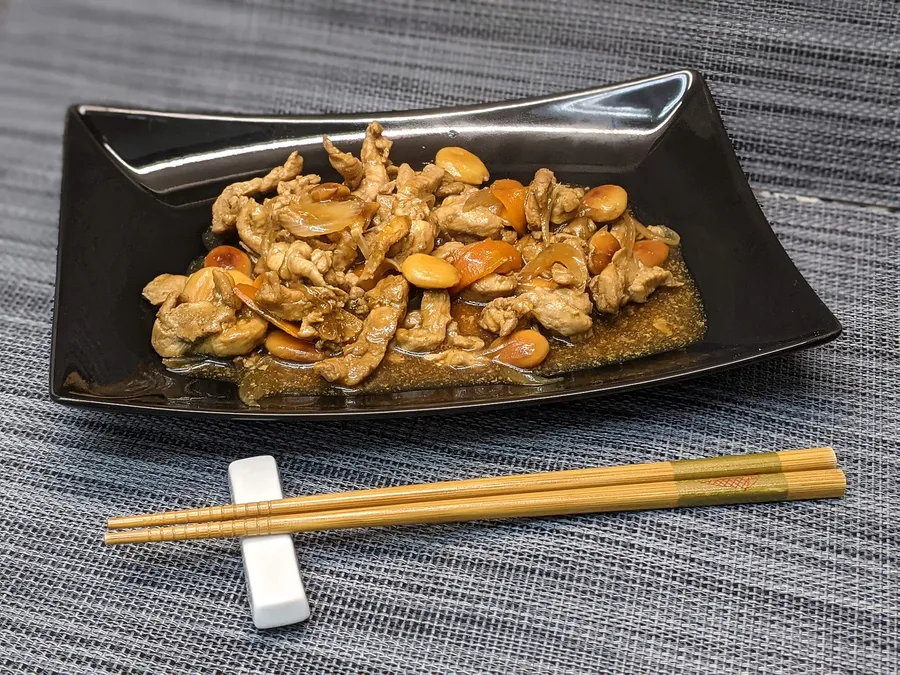 Presentación del pavo con almendras