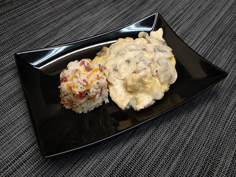 Pechugas de pollo con bechamel.