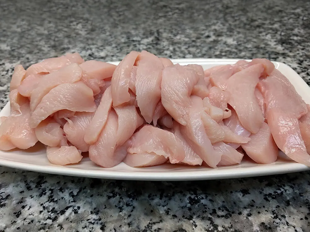 Pechuga de pollo cortada a tiras
